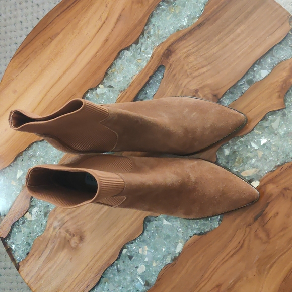 NWT Steve Madden suede camel 🐪 color heeled booties - Picture 3 of 7
